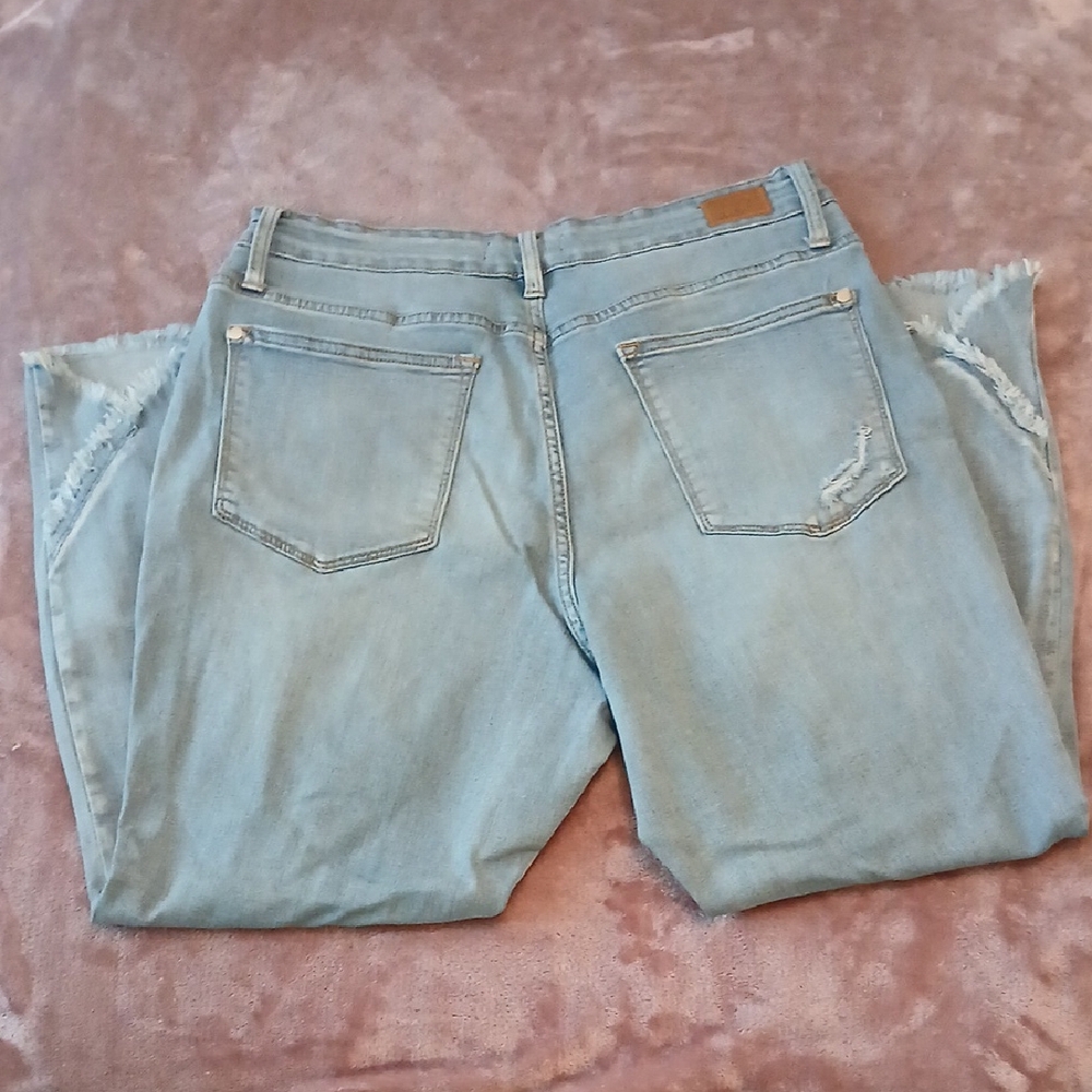 Judy Blue Distressed Skinny Fit Light Blue Capri Jeans Women's 16W - Picture 6 of 7